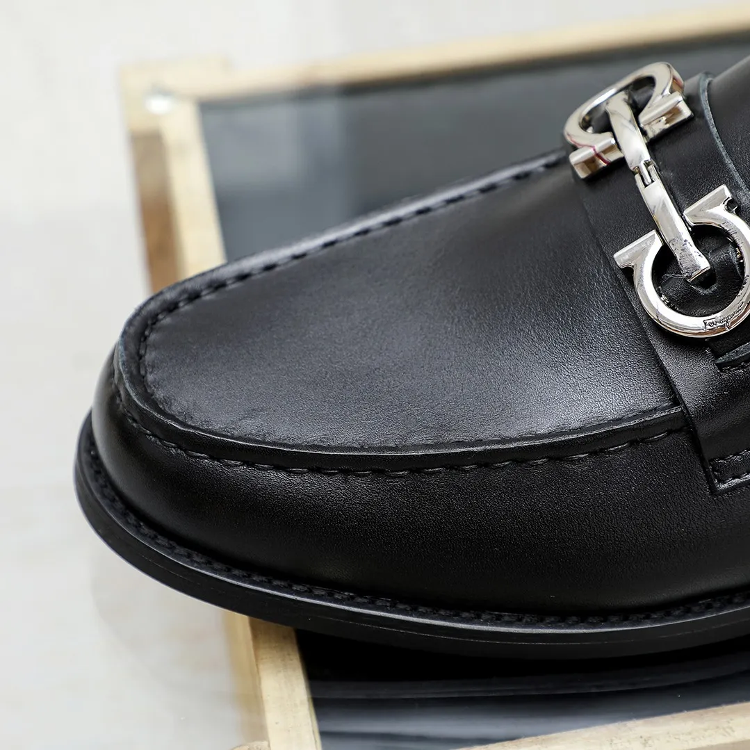 Men's shoes💰420 🔥Ferragamo's new men's casual slip-on shoes🇨🇳Official website original 1:1 mold, original quality💯Fine workmanship, high-end luxury☘The upper is made of imported Italian mercerized cow suede🌴🐑leather lining🍓Rubber wear-resistant and non-slip outsole, breathable and comfortable to wear🍍The first choice for high-end men, black, size 38-45...